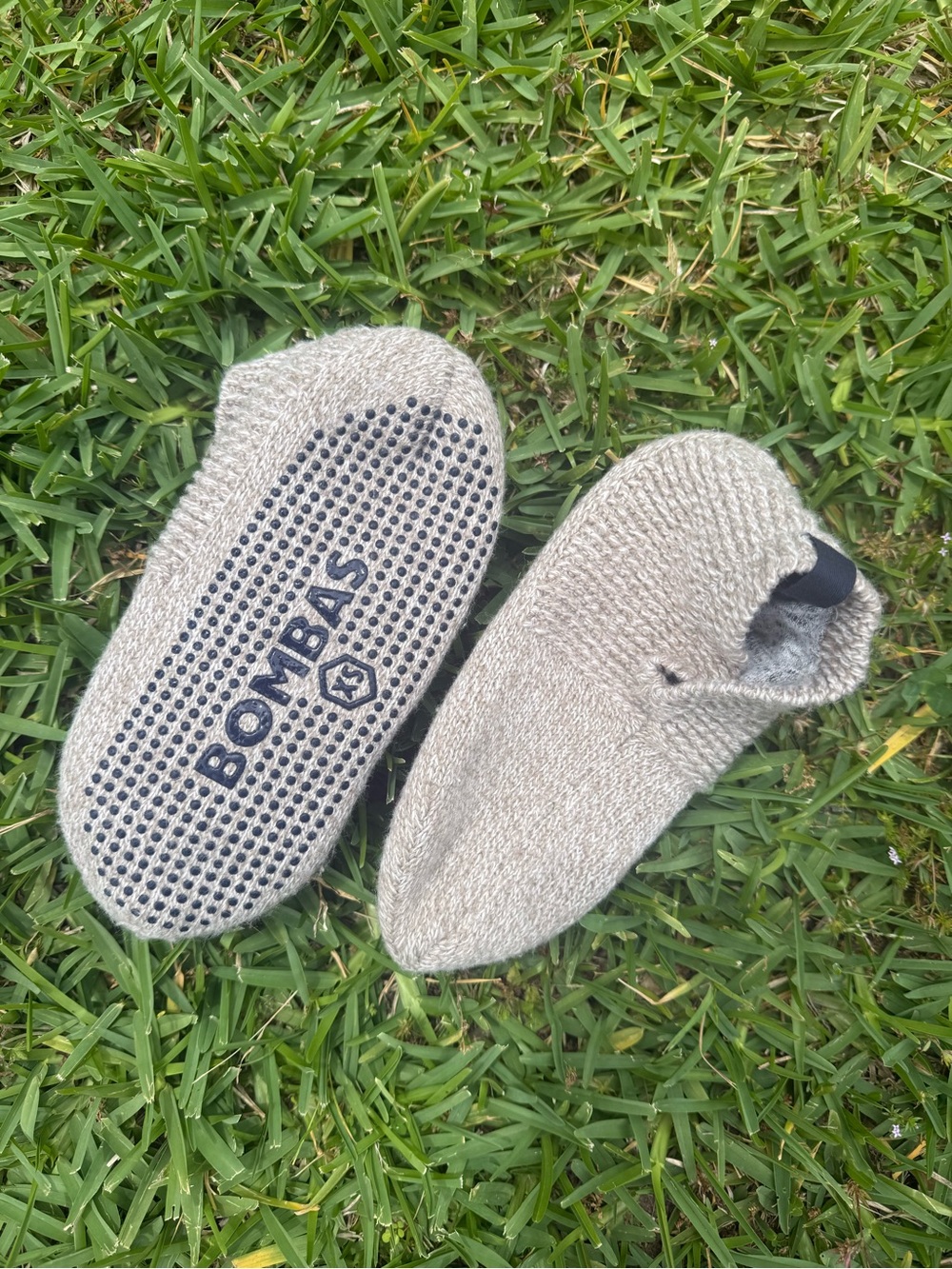 Bombas Tan No-Show Grip Socks